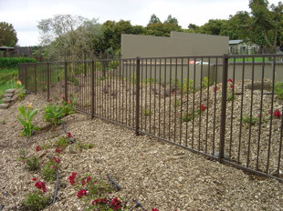 01 Pool Fence 004