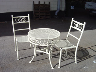 02 Mesh Table Chairs 001