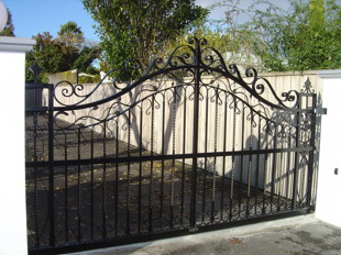 04 Whitehouse Gates 001