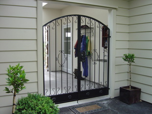 01 Gates 002